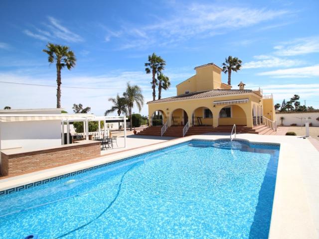 Chalet, Catral
