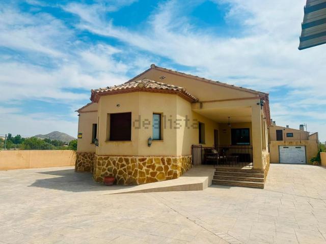 Chalet, Caudete