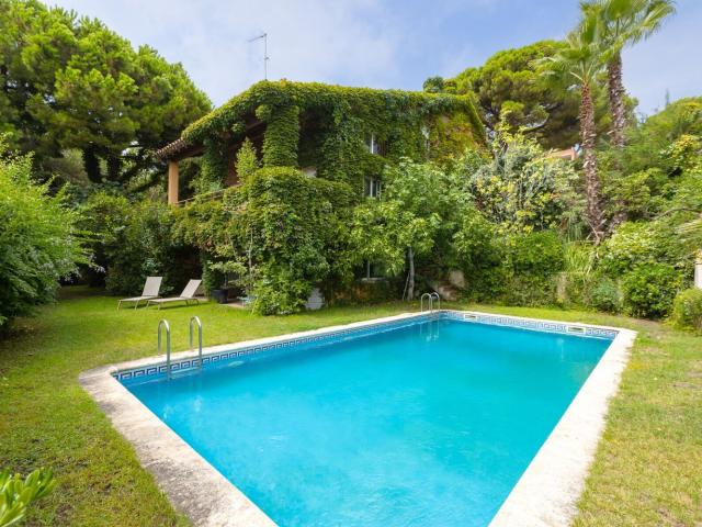 Chalet, Cabrils