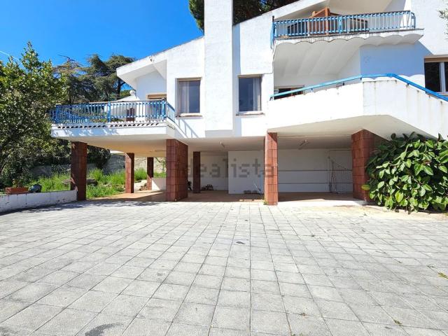 Chalet, Cabrils