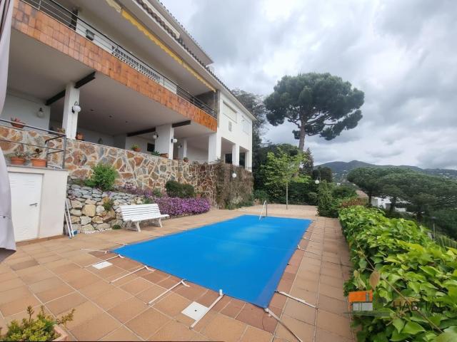 Chalet, Cabrils