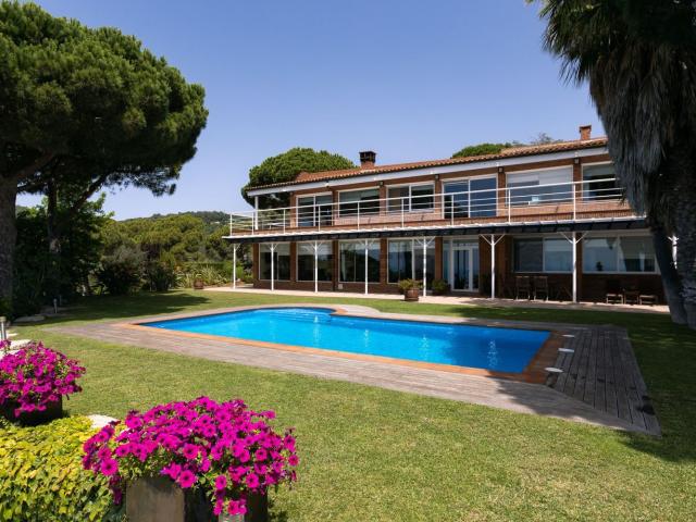 Chalet, Cabrils