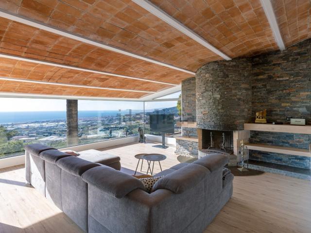 Chalet, Cabrils