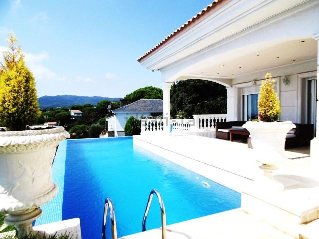 Chalet, Cabrils