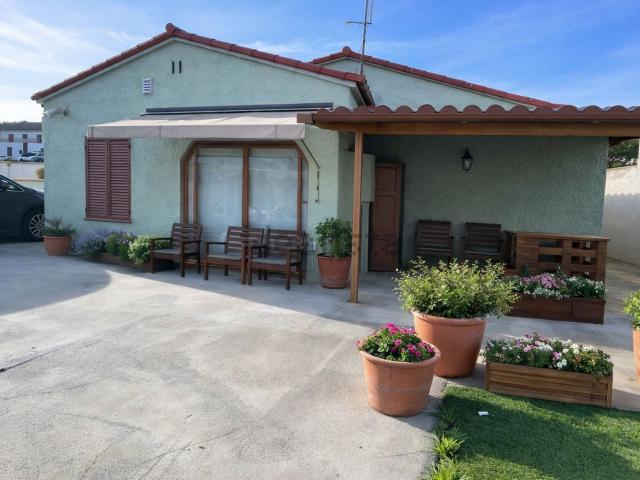 Chalet, Caldes d&apos Estrac