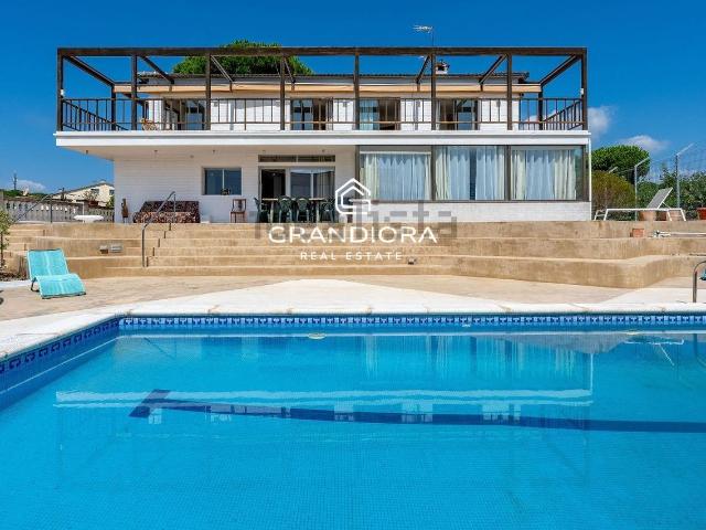 Chalet, Caldes d&apos Estrac