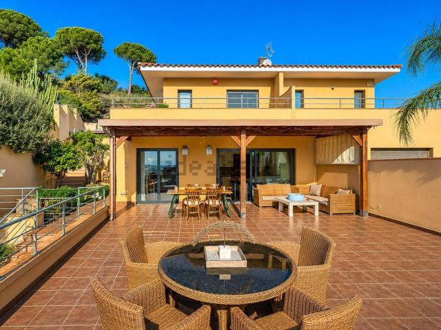 Chalet, Calella