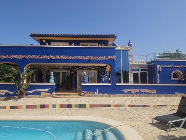 Chalet, Calig