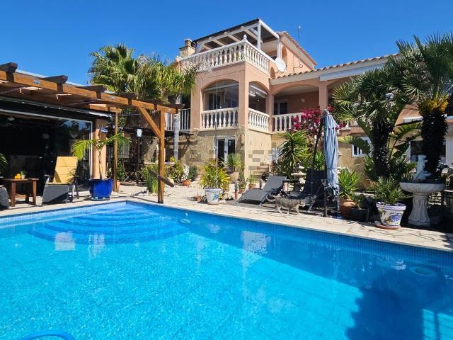Chalet, Calig