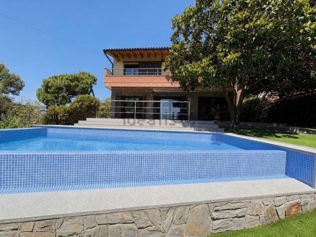 Chalet, Can Gonteres, Terrassa