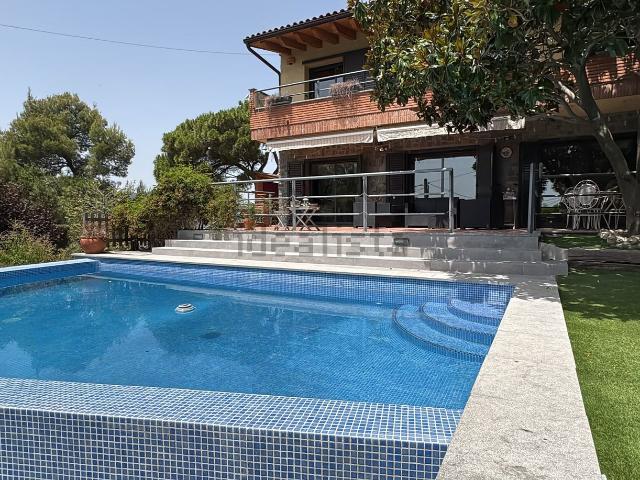 Chalet, Can Gonteres, Terrassa