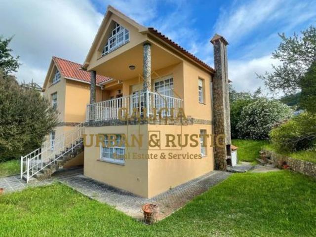 Chalet, Cangas