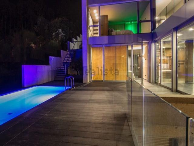 Chalet, Cangas