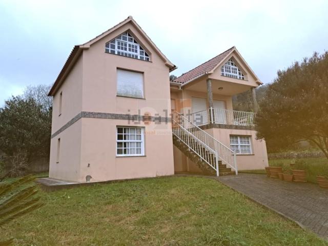 Chalet, Cangas