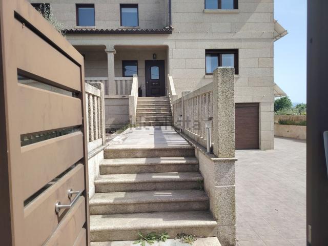 Chalet, Cangas