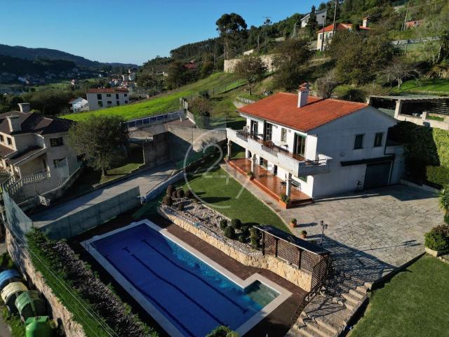 Chalet, Cangas