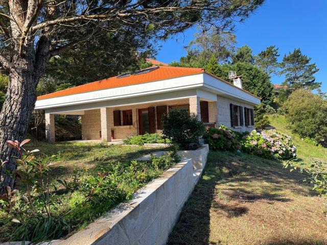 Chalet, Cangas