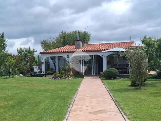 Chalet, Cangas