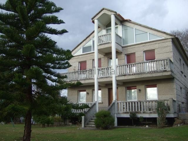 Chalet, Cangas