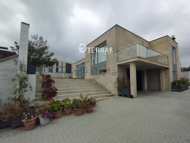 Chalet, Cangas