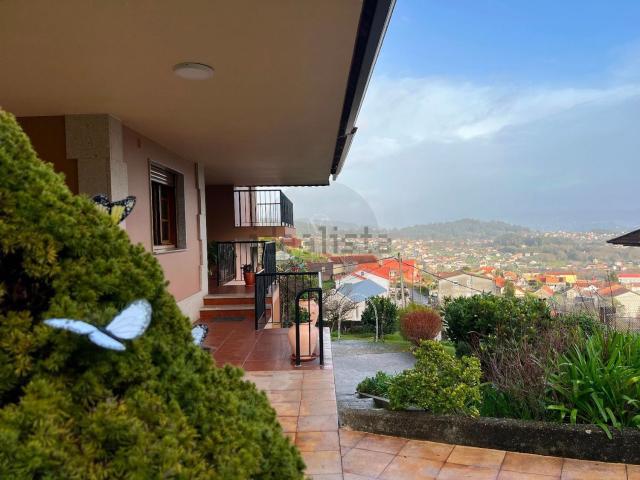 Chalet, Cangas