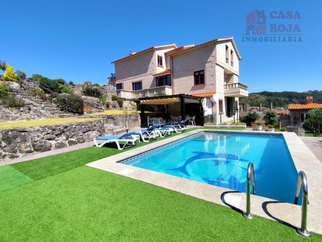 Chalet, Cangas