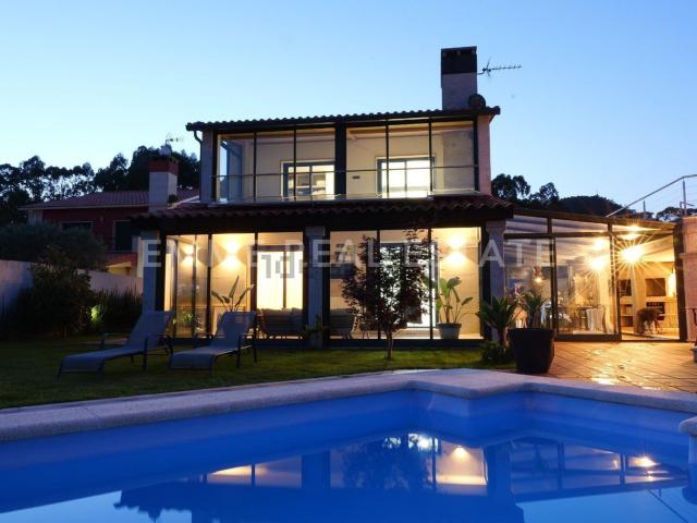 Chalet, Cangas