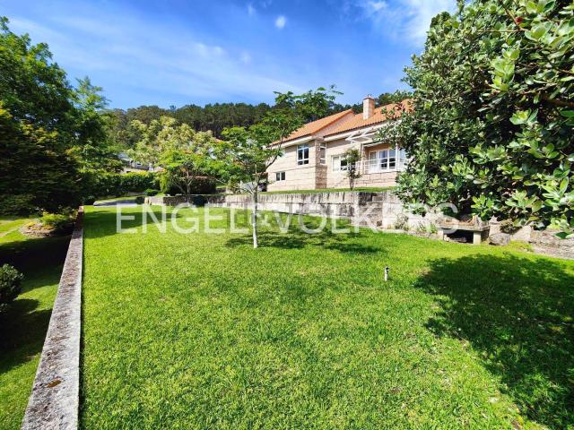 Chalet, Cangas