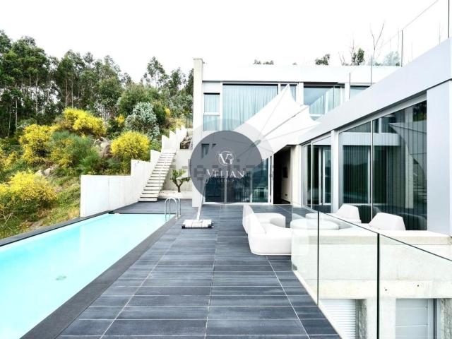 Chalet, Cangas