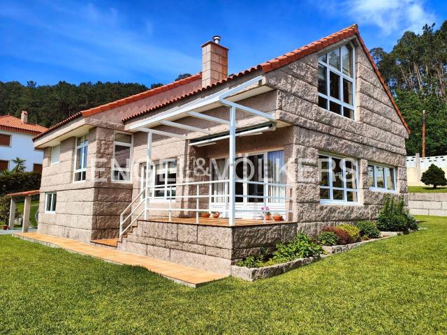 Chalet, Cangas