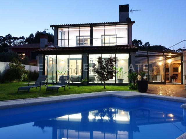 Chalet, Cangas