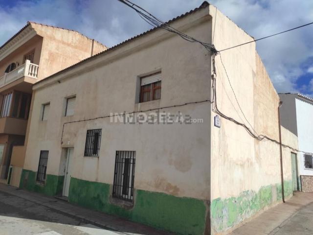 Chalet, Caniles