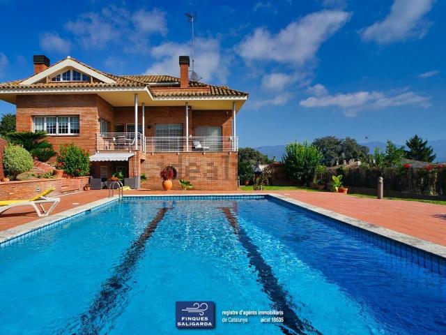 Chalet, Canovelles