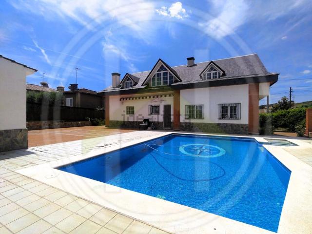 Chalet, Cànoves i Samalús