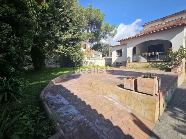 Chalet, Cànoves i Samalús