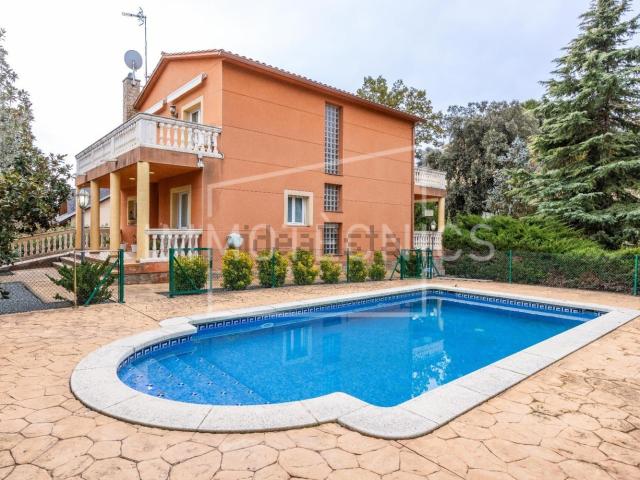 Chalet, Cànoves i Samalús