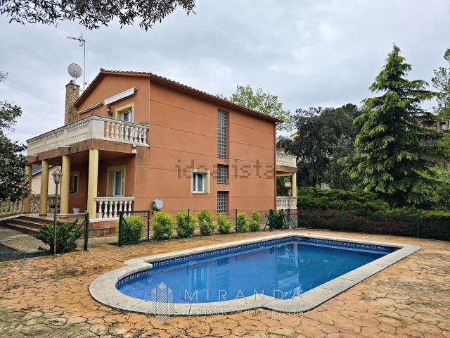 Chalet, Cànoves i Samalús