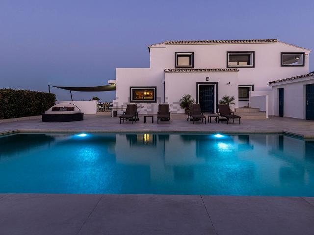 Chalet, Casares