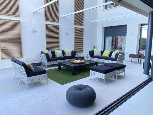 Chalet, Casares