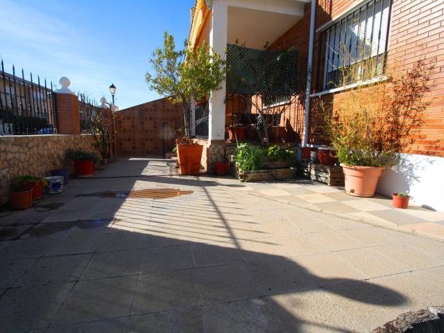 Chalet, Casas de Juan Nuñez