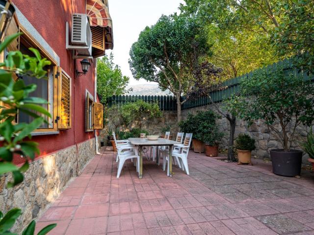 Chalet, Casas del Castañar