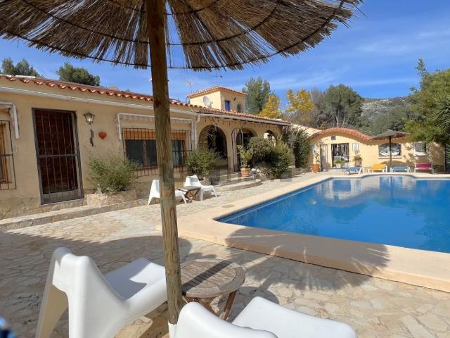 Chalet, Castell de Castells