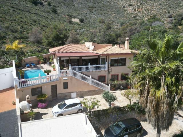 Chalet, Castell de Ferro