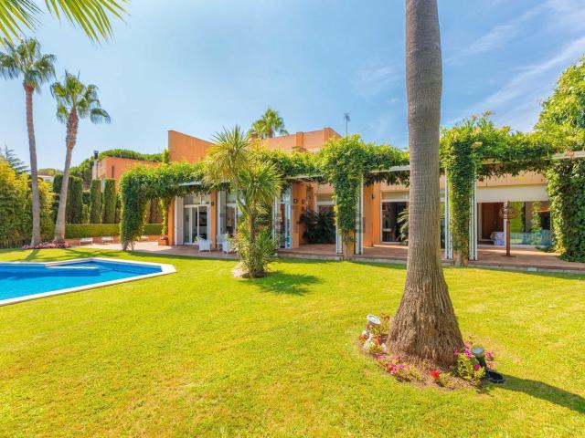 Chalet, Castell Platja d&apos Aro