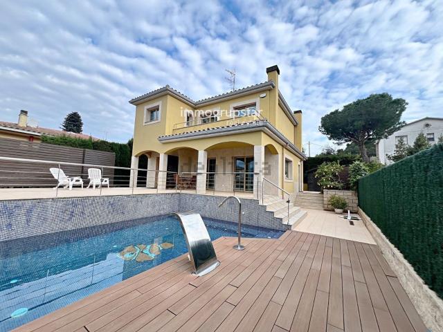 Chalet, Castell Platja d&apos Aro