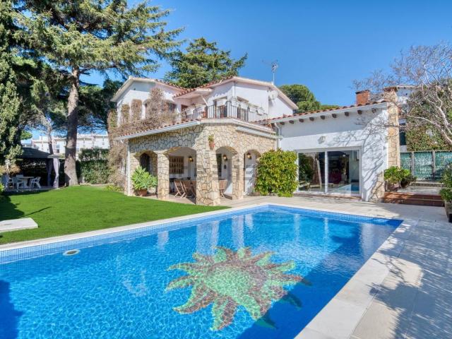 Chalet, Castell Platja d&apos Aro