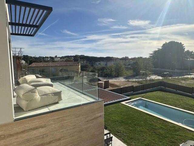 Chalet, Castell Platja d&apos Aro