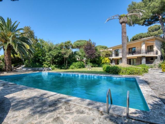 Chalet, Castell Platja d&apos Aro