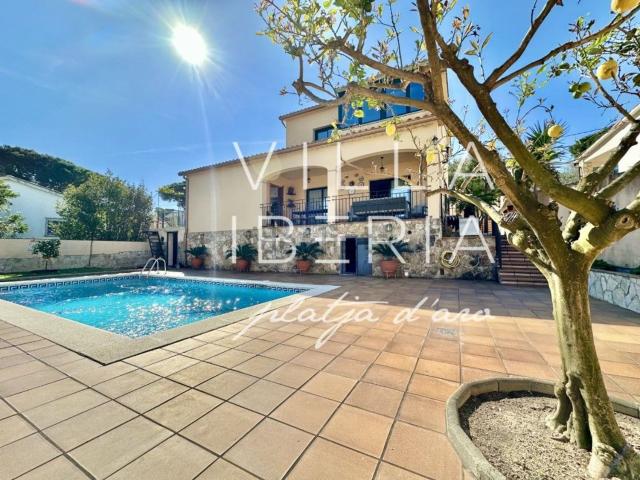 Chalet, Castell Platja d&apos Aro