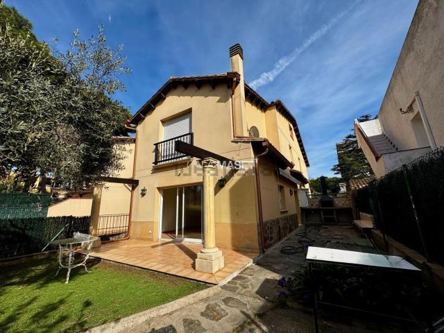 Chalet, Castell Platja d&apos Aro